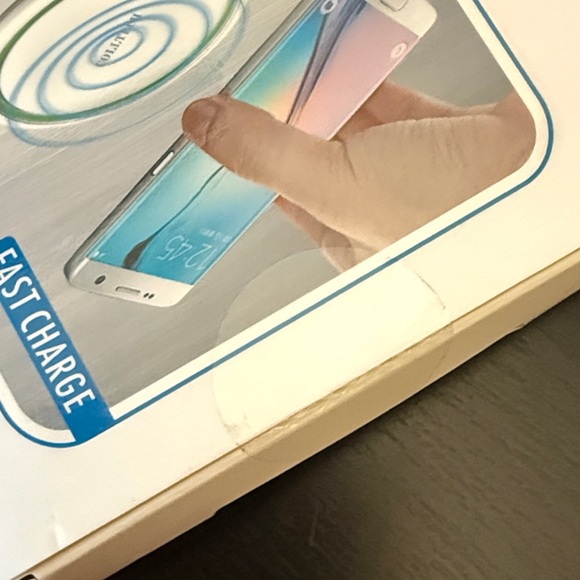 Colltech Wireless Fast Charger - Picture 4 of 4